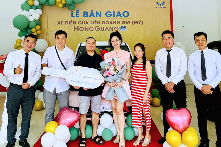 Khách hàng tiên phong nhận xe điện của liên doanh GM (Mỹ) – HongGuang MiniEV: “Ấn tượng, tự hào và hài lòng”