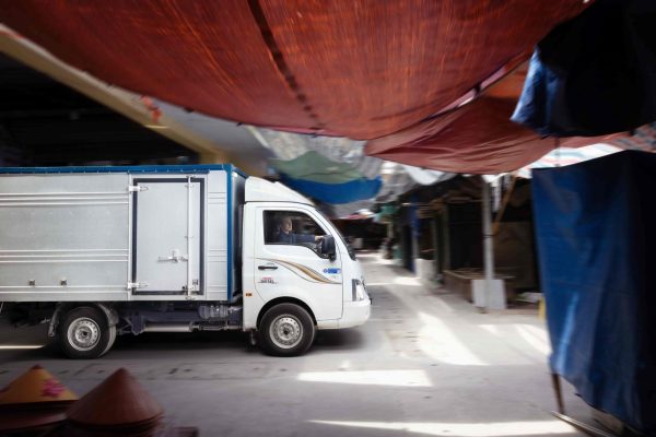Xe tải 1 tấn dễ dàng vận chuyển hàng hóa